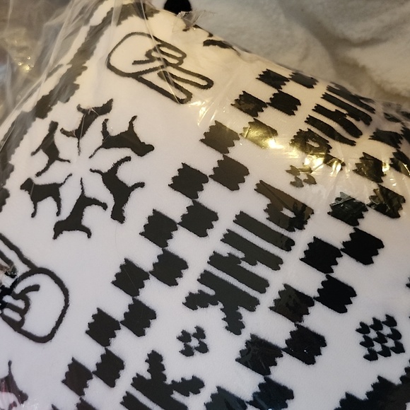 Victorias Secret PINK sherpa throw blanket, brand NEW! - Picture 4 of 4